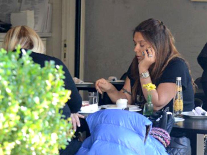 Demet Akalın, Okan Kurt'la yatakları ayırmış G4