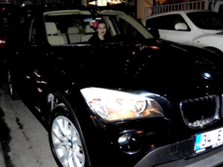 Güzel oyuncu Fahriye Evcen kaza yaptı G4