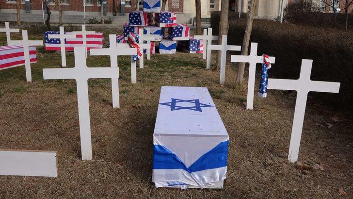 İran'dan eski ABD Büyükelçiliğinin avlusuna 'intikam' mezarlığı!  G4