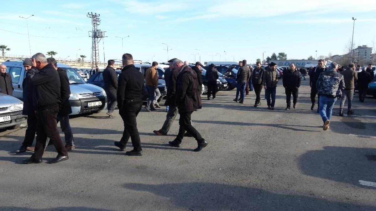 Oto pazarındaki yoğunluk satışlara yansımıyor