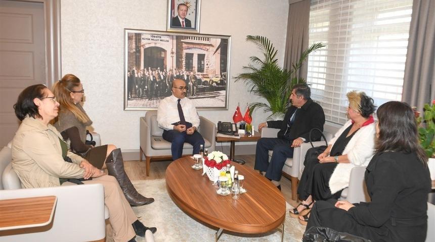 Vali Demirtaş: "Hayvan dostlarımız i&ccedil;in yapabileceğimiz &ccedil;ok şey var"