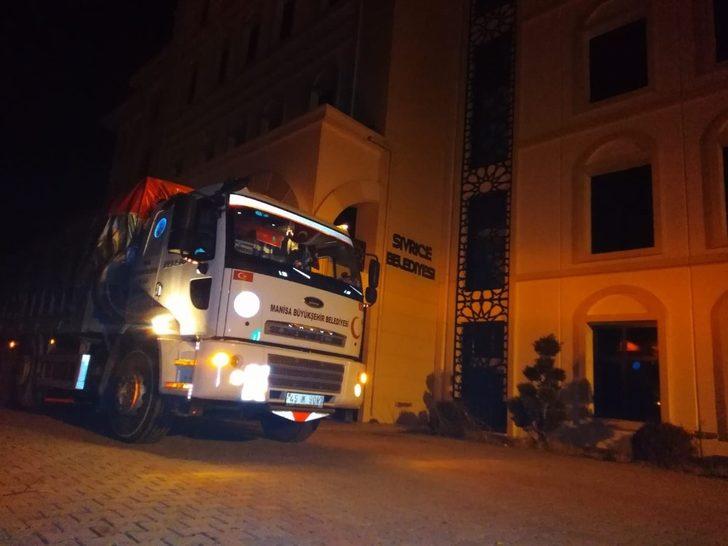 Manisa Büyükşehir Belediyesinin yardım tırı Sivrice’ye ulaştı G3