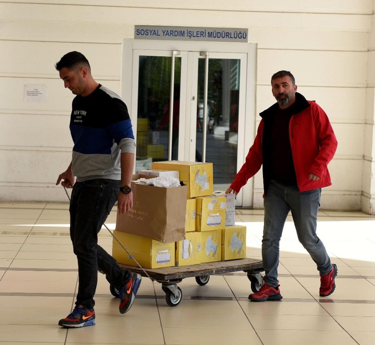 Antalya&rsquo;dan 5 kamyon yardım malzemesi Elazığ i&ccedil;in yola &ccedil;ıktı