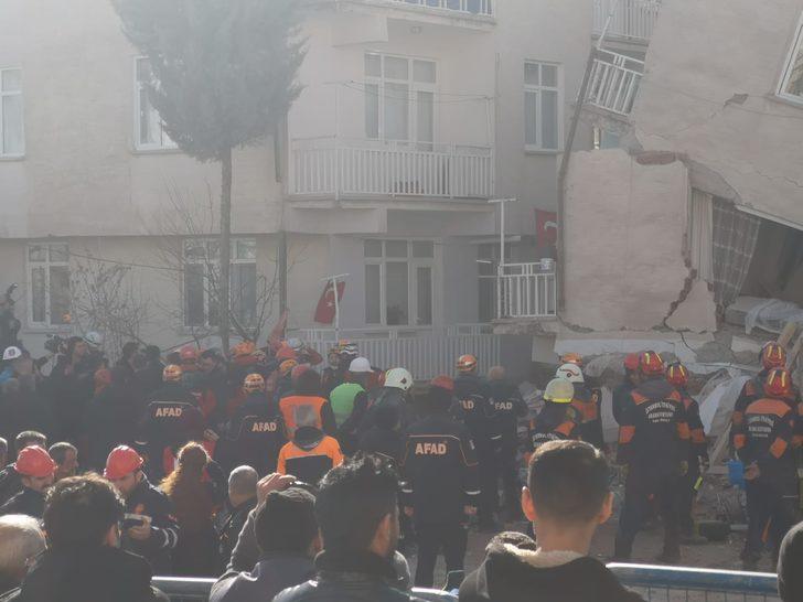 Çökme tehlikesi olan bina sallandı! Bakan Kurum ve ekipler hızla uzaklaştı G1