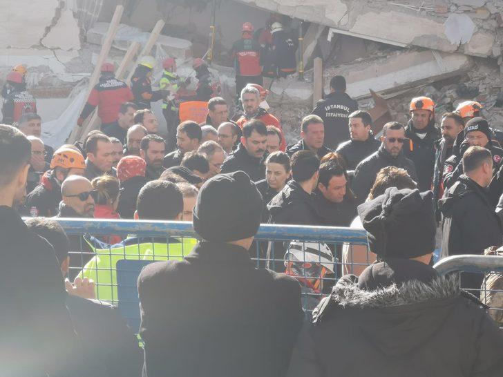 Çökme tehlikesi olan bina sallandı! Bakan Kurum ve ekipler hızla uzaklaştı G5