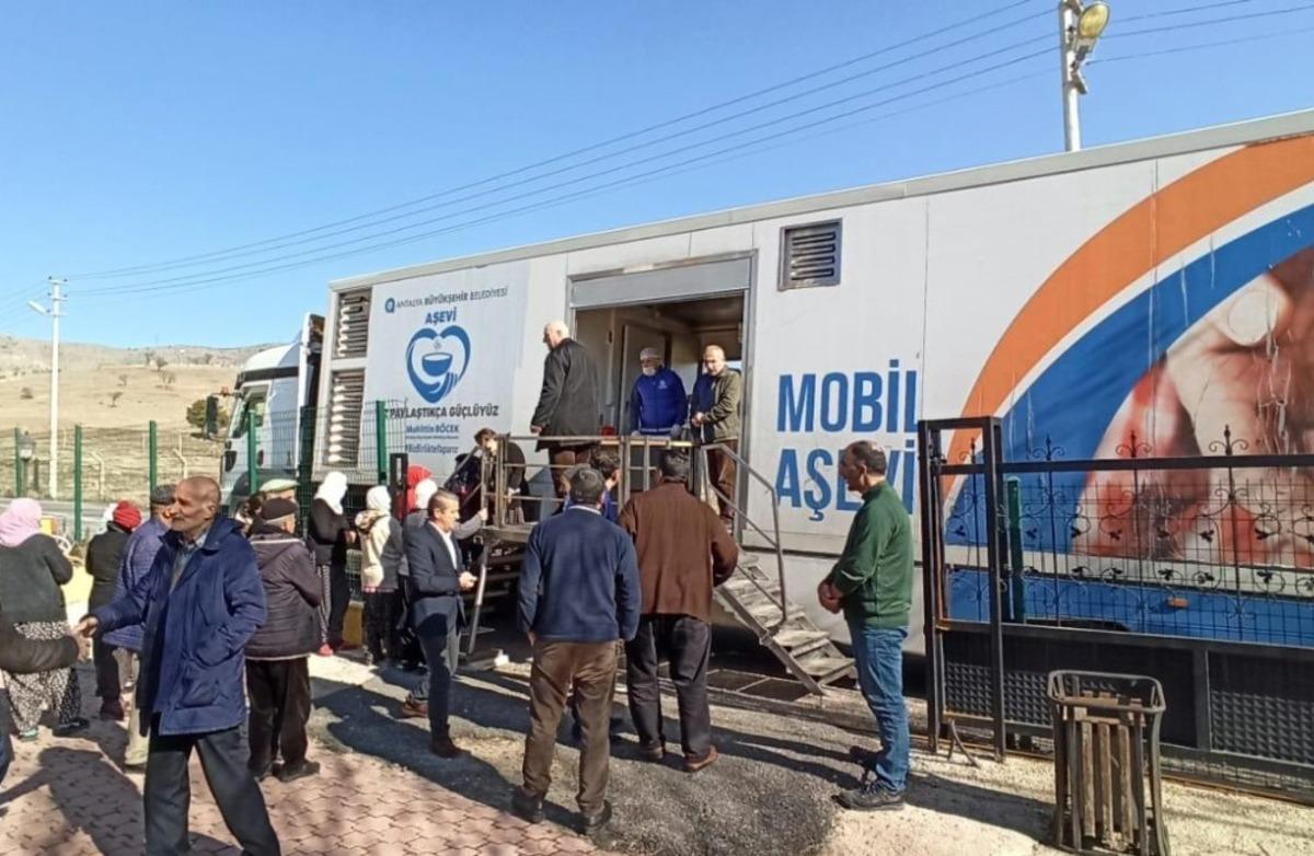 Antalya B&uuml;y&uuml;kşehir ekipleri deprem b&ouml;lgesinde