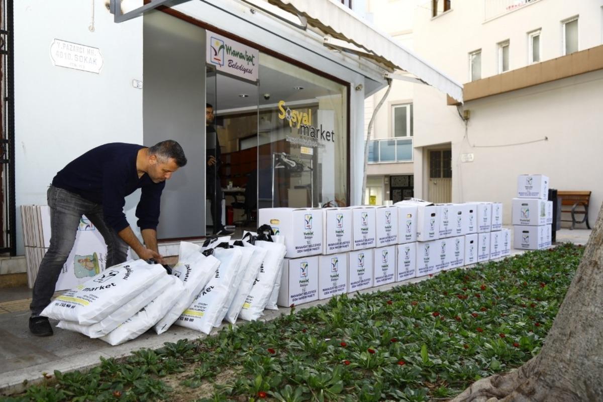 Manavgat&rsquo;tan 28 tonluk yardım tırı Elazığ&rsquo;a yola &ccedil;ıktı