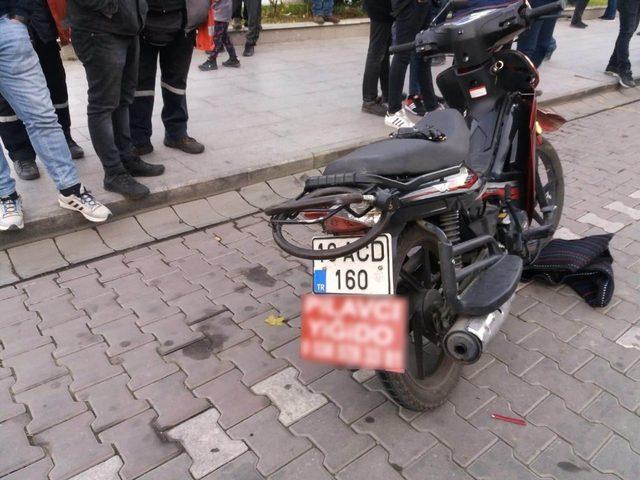 Otomobil motosiklete çarptı: 1 yaralı