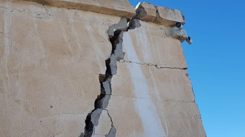 Elazığ&rsquo;da meydana gelen deprem, Kayseri&rsquo;deki evde b&uuml;y&uuml;k hasara neden oldu