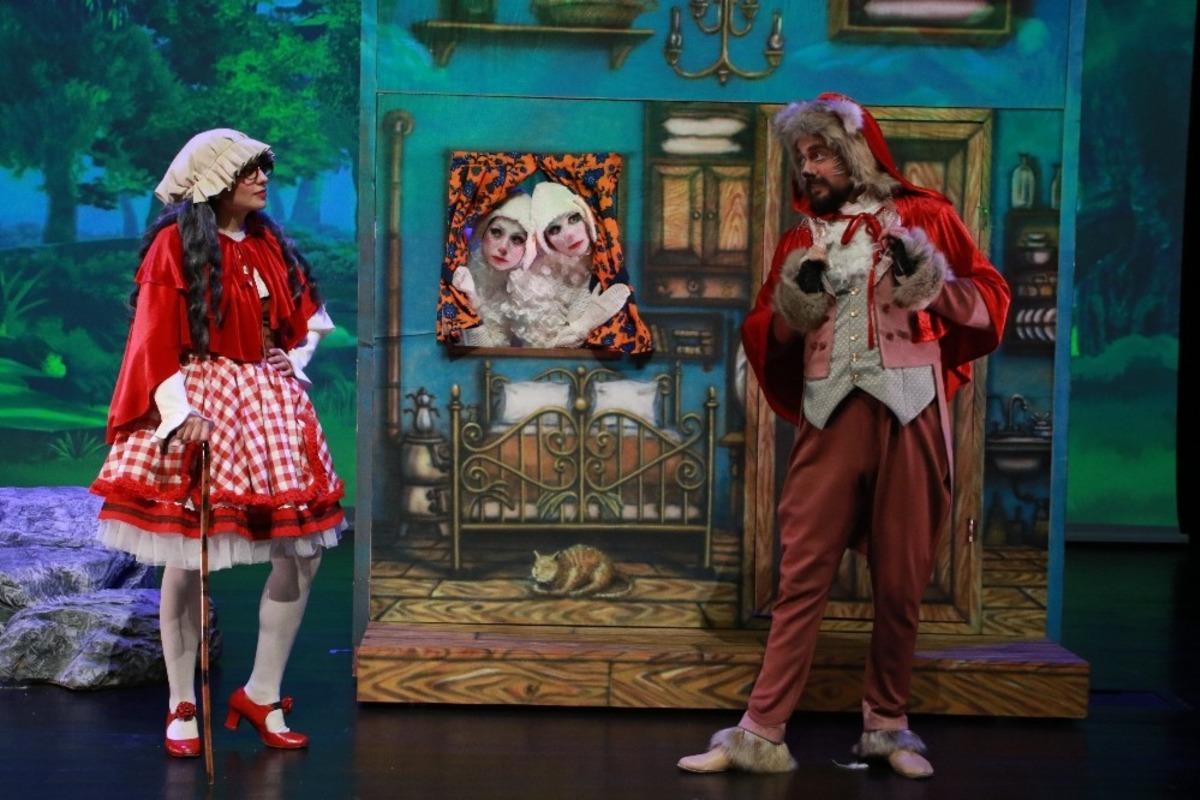 Kırmızı Başlıklı Kurt Muratpaşa ve Konyaaltı&rsquo;nda sahnelendi