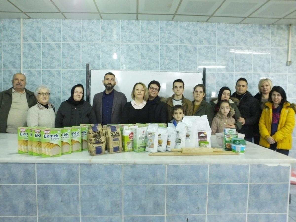 Burhaniye&rsquo;de &ccedil;&ouml;lyaklılar glutensiz undan b&ouml;rek, helva yapmayı &ouml;ğrendi
