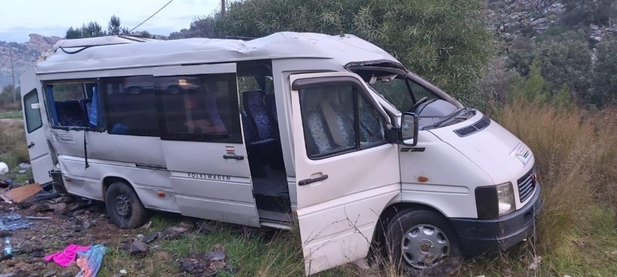 İş&ccedil;i servisi takla attı: 11 yaralı