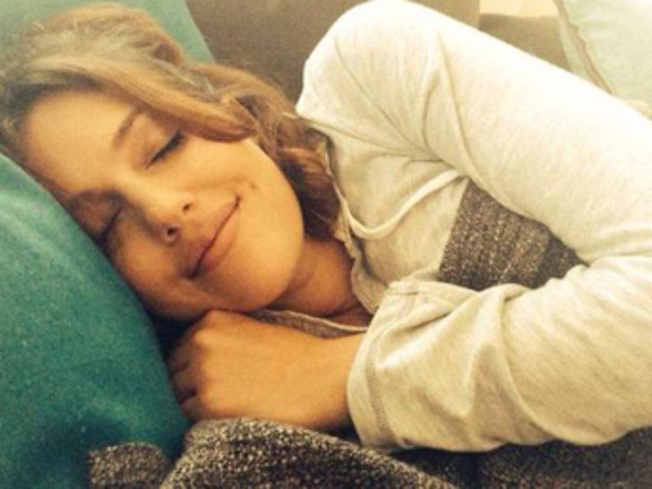 Meryem Uzerli'den yeni pozlar G1