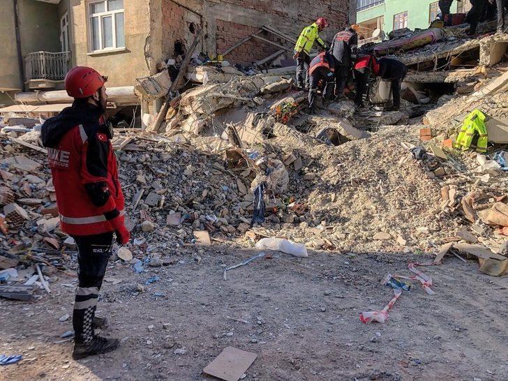 Kastamonu AFAD ve UMKE ekipleri, enkazdan iki vatandaşı kurtardı G1