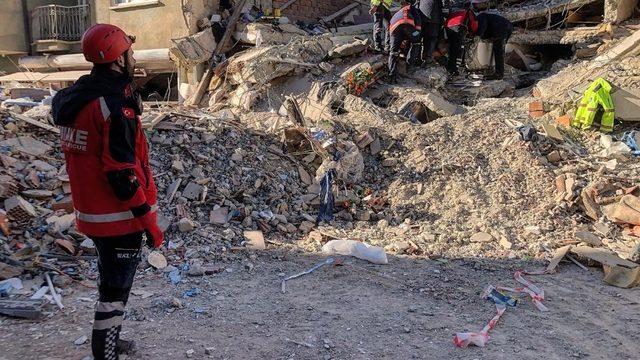 Kastamonu AFAD ve UMKE ekipleri, enkazdan iki vatandaşı kurtardı