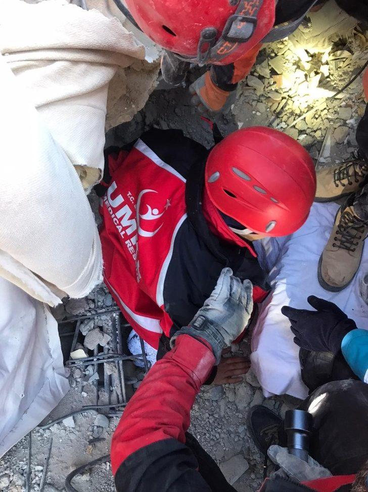 Kastamonu AFAD ve UMKE ekipleri, enkazdan iki vatandaşı kurtardı G4