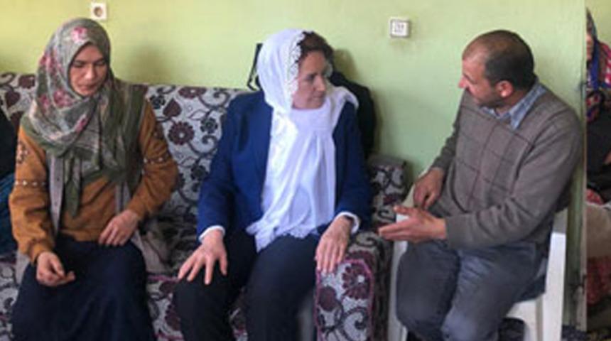 Meral Akşener'den depremzedelere ziyaret