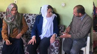 Meral Akşener'den depremzedelere ziyaret