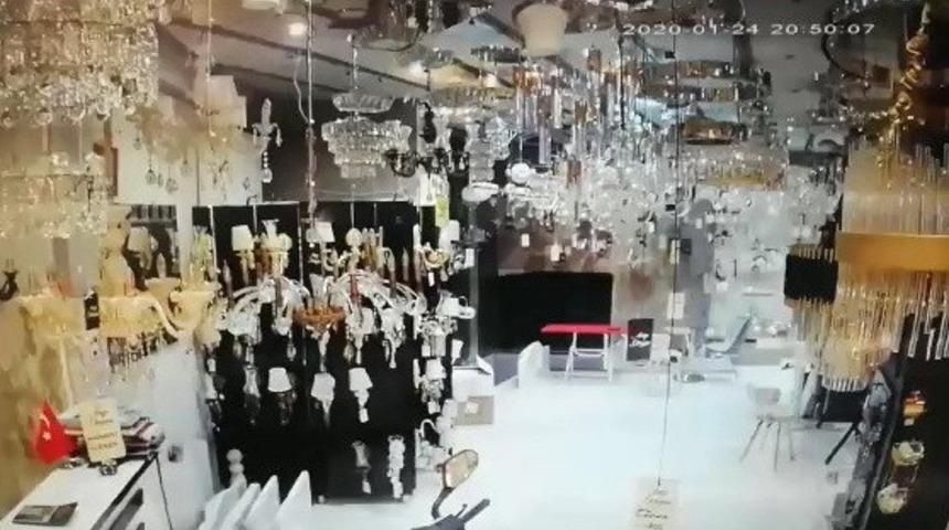 Elazığ depreminin şiddetini g&ouml;steren en net g&ouml;r&uuml;nt&uuml;ler