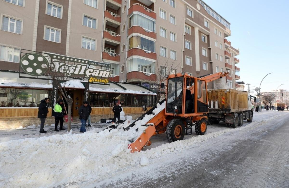 Van&rsquo;da karla m&uuml;cadelede &lsquo;Amkodor 37&rsquo; d&ouml;nemi