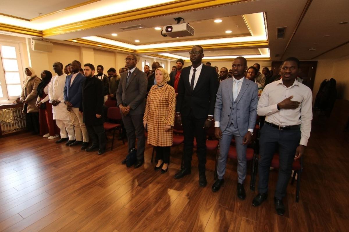 Mali&rsquo;li &Ouml;ğrenciler depremde yaşamını yitirenleri andı