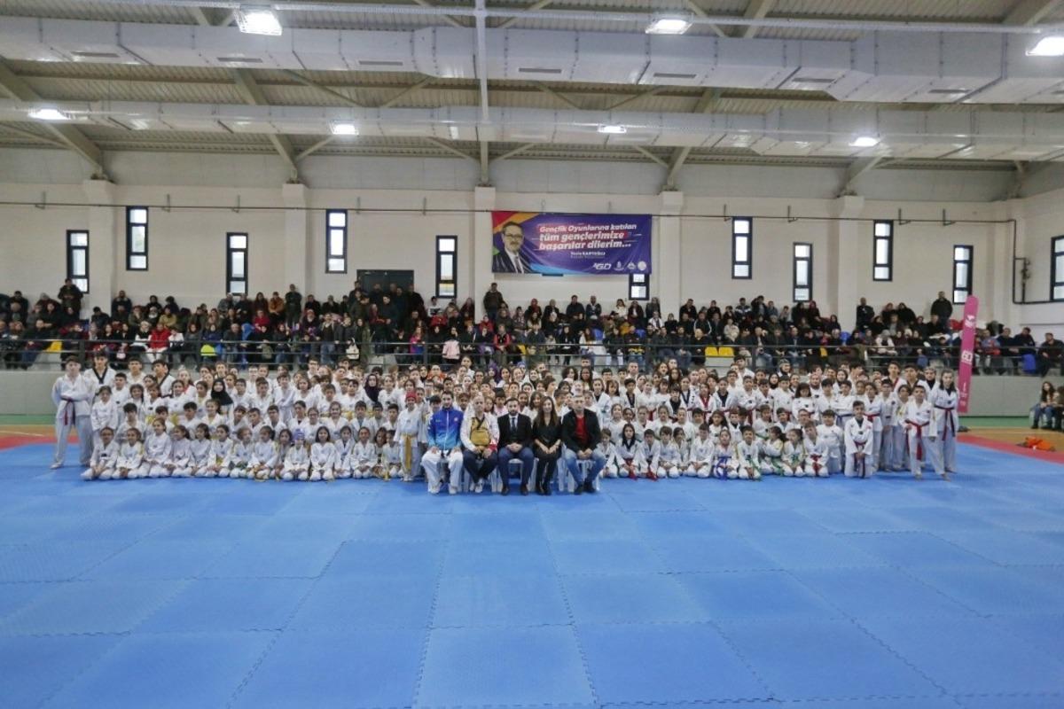 Başakşehirli  tekvandocular kuşak atladı