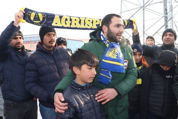Ağrı Sporlu taraftarlardan Elazığ’a yardım G2