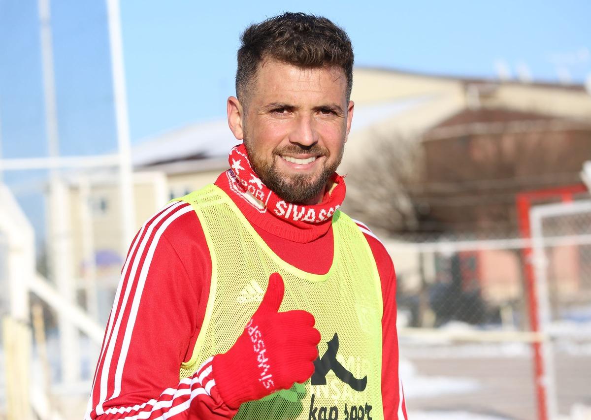 Claudemir: Taraftarlarımız savaşan, savaşmayı seven bir Claudemir g&ouml;recek