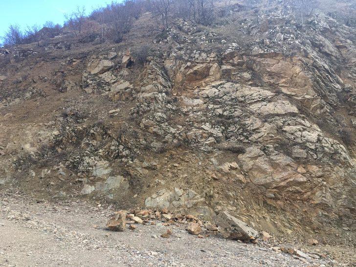 Malatya'da, 2 ilçedeki yollarda deprem sonrası çatlaklar oluştu G3