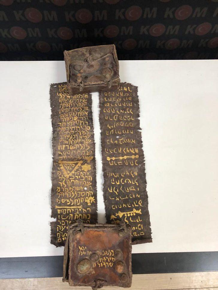 Bursa'da tarihi 'Tevrat' ele geçirildi: 1 gözaltı G2