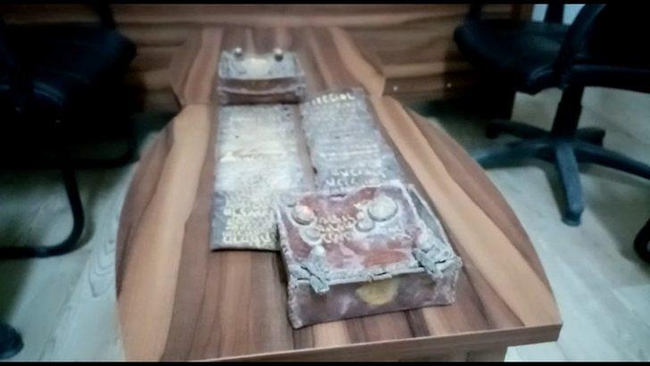 Bursa'da tarihi 'Tevrat' ele geçirildi: 1 gözaltı G4