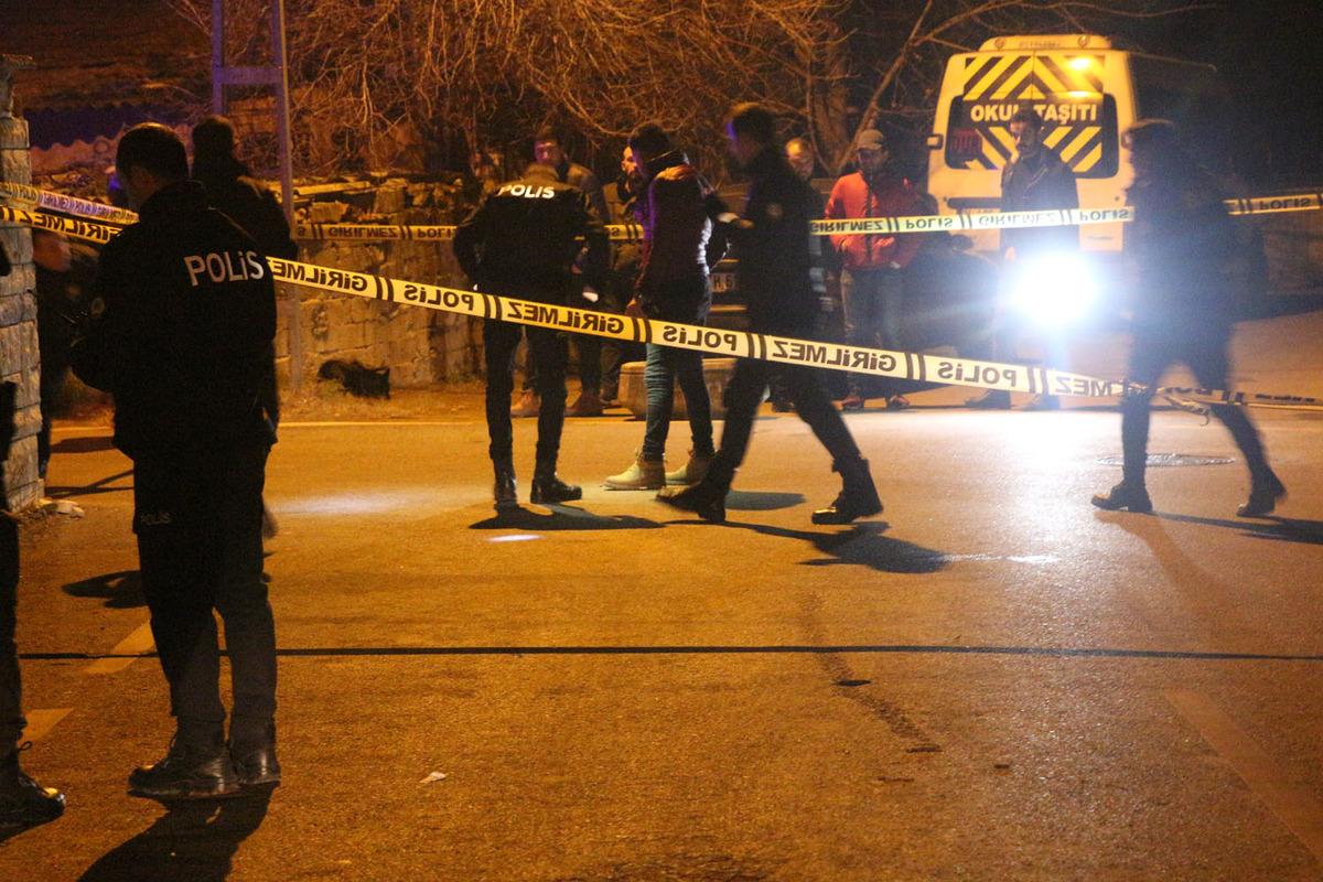 &Uuml;sk&uuml;dar'da gece yarısı silahlı kavga: 1 ağır yaralı