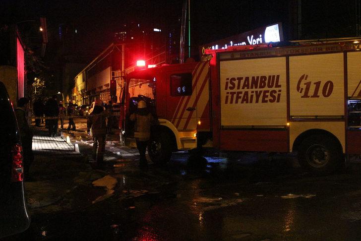 Şişli'de neler oluyor? Araçların lastiklerini kesip ateşe verdiler    G1