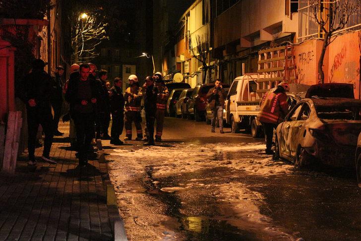 Şişli'de neler oluyor? Araçların lastiklerini kesip ateşe verdiler    G2