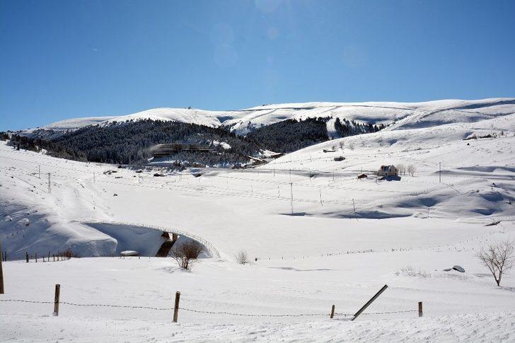 Ordu'da şaşırtan görüntü! Buz sarkıtlarının boyu 5 metreye ulaştı G3