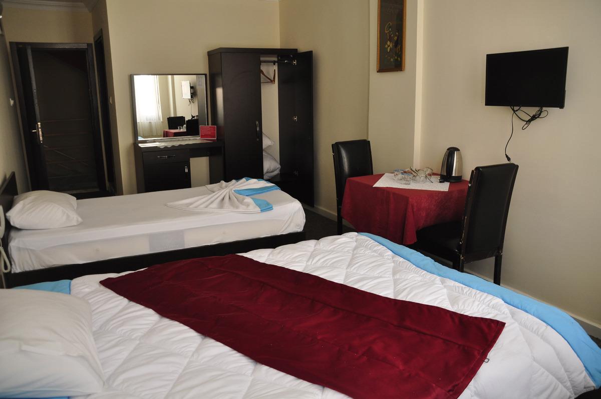 Manavgatlı iş insanı Metin Durkaya, otelini depremzedelere a&ccedil;tı