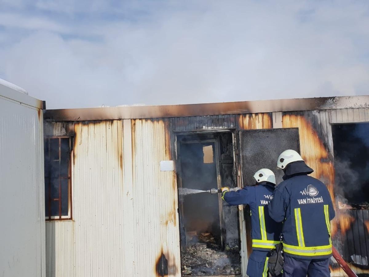 Van&rsquo;da konteyner yangını