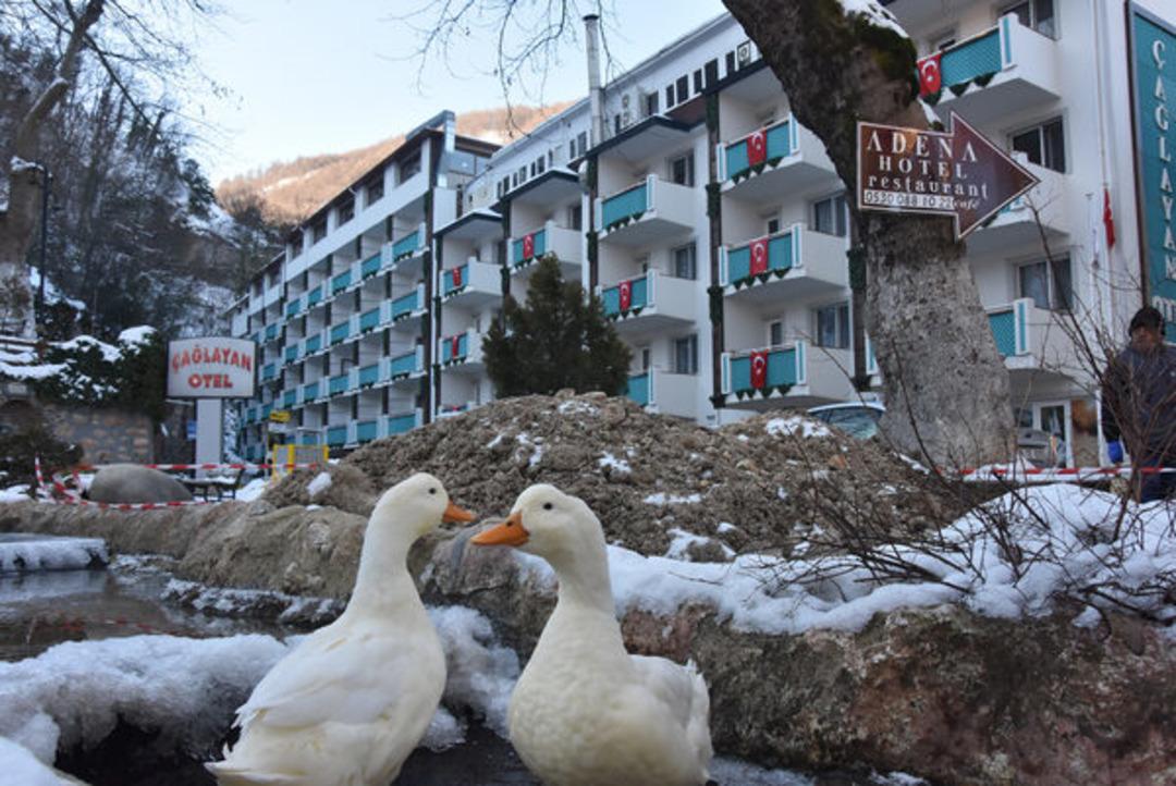 Oylat Kaplıcaları tatilcilerin akınına uğruyor!