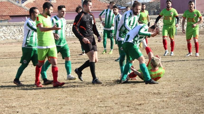 Amatör maçta 11 sarı, 2 kırmızı kart çıktı