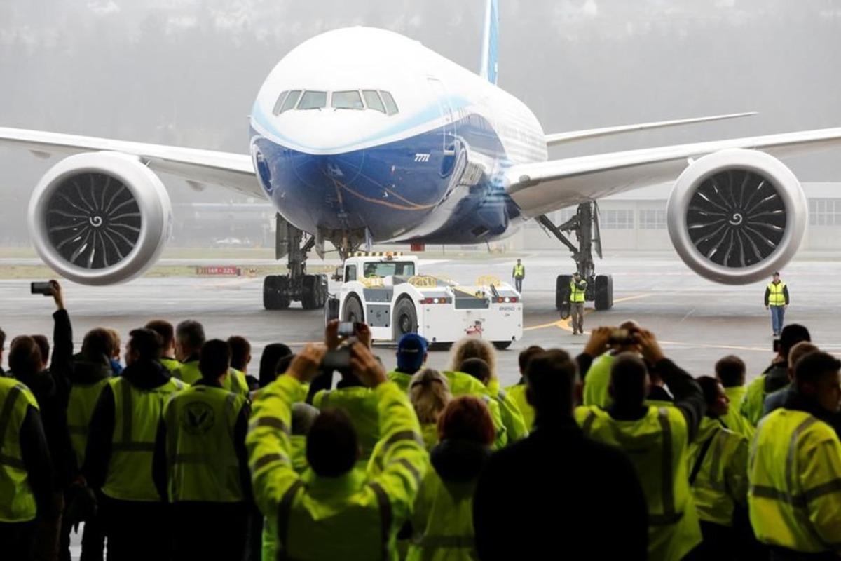 D&uuml;nyanın en b&uuml;y&uuml;k &ccedil;ift motorlu ticari u&ccedil;ağı Boeing 777X'in ilk deneme u&ccedil;uşu yapıldı