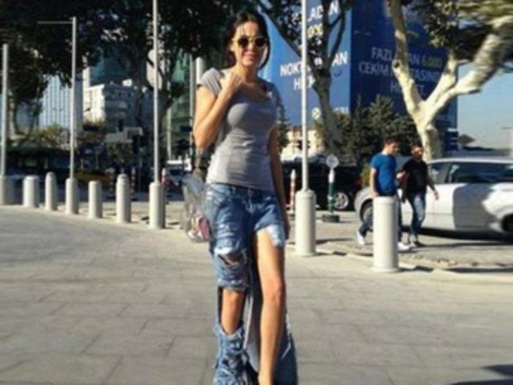 Bu kıyafeti uzmanlar yorumladı G1