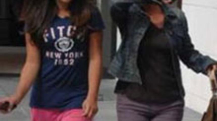 Fl&ouml;rt Haberi &Ccedil;ıldırttı