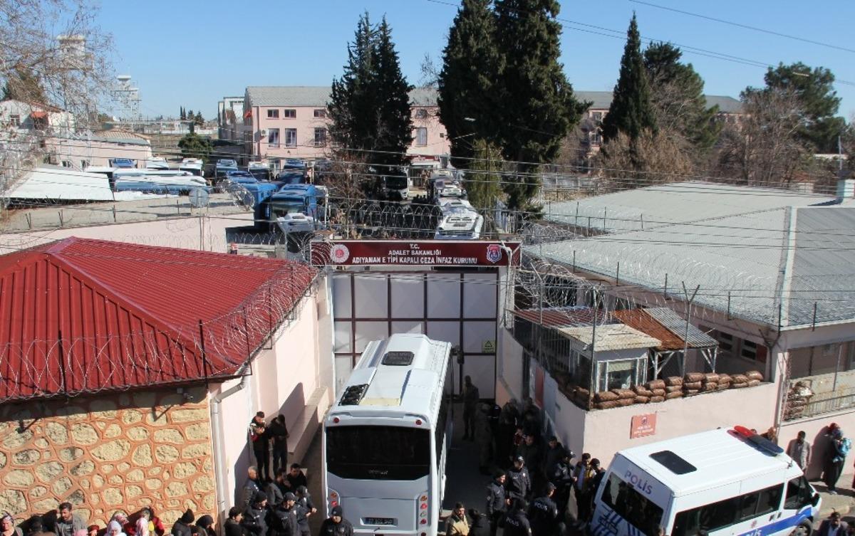 Depremde hasar g&ouml;ren cezaevi tamamen boşaltıldı