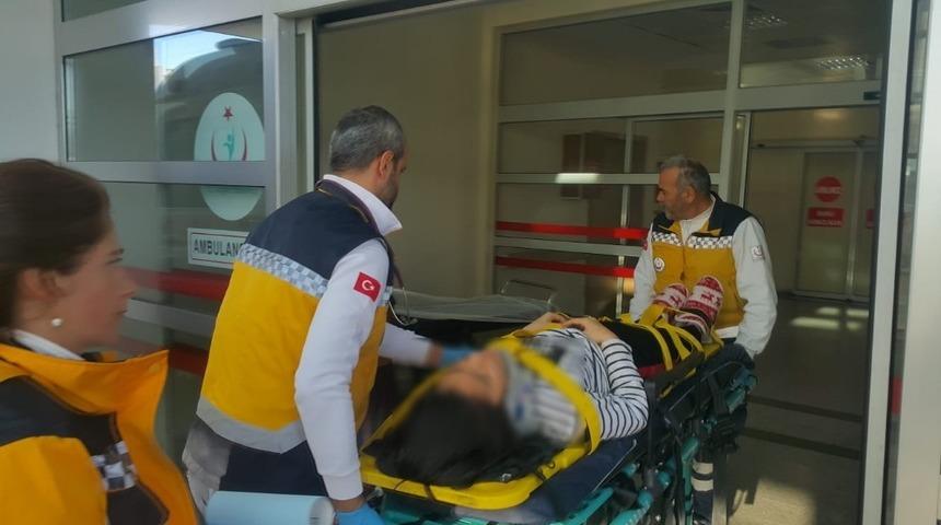 Gen&ccedil; kız balkondan d&uuml;şt&uuml;