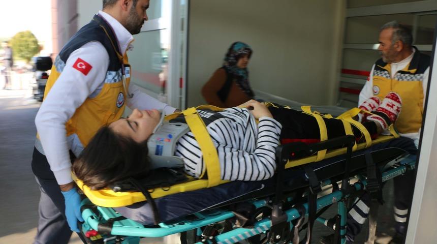 Balkondan düşen Elanur, yaralandı