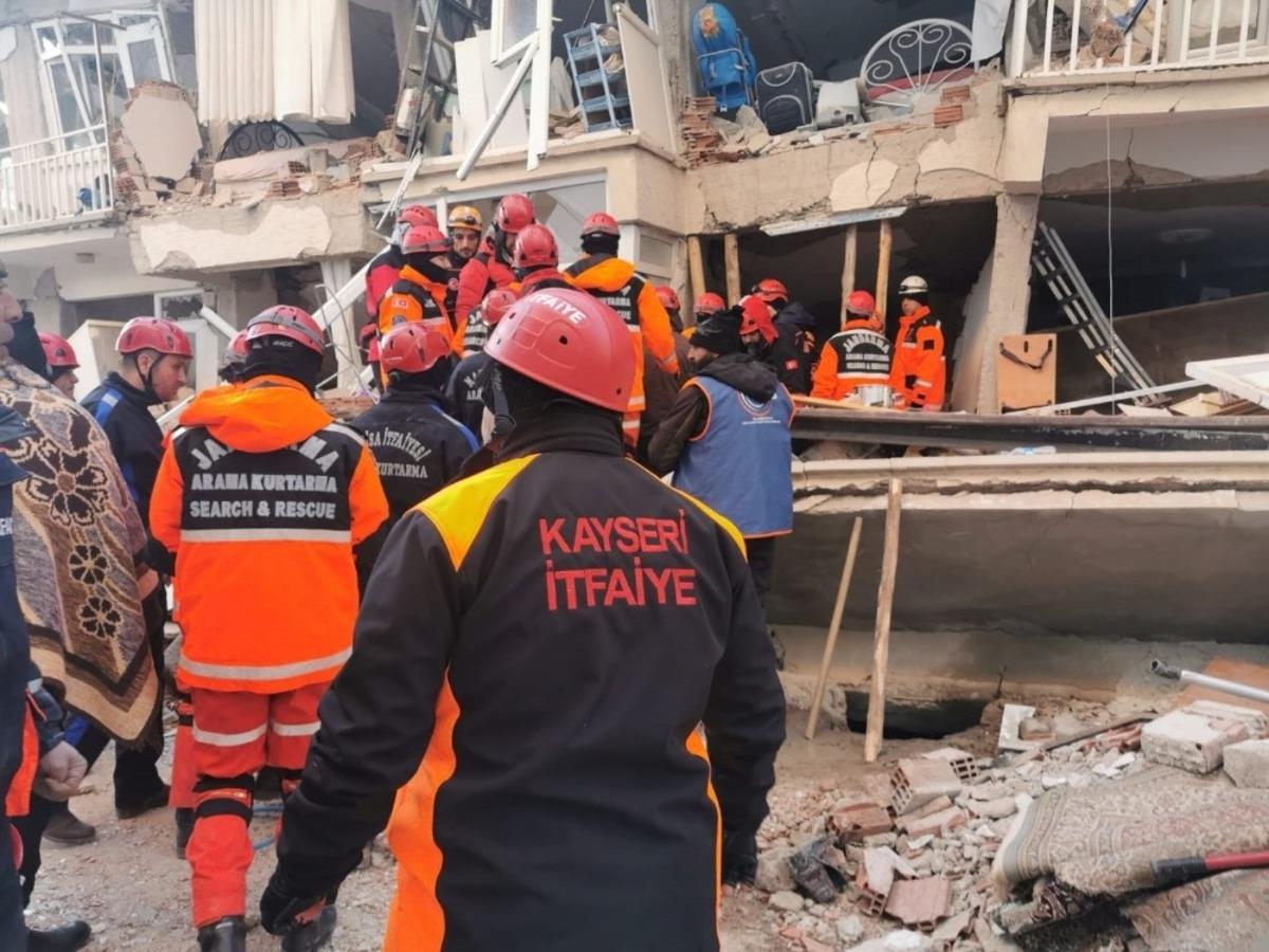 B&uuml;y&uuml;kşehir Belediyesi İtfaiyesi Arama Kurtarma Ekibi Kayseri&rsquo;ye d&ouml;nd&uuml;