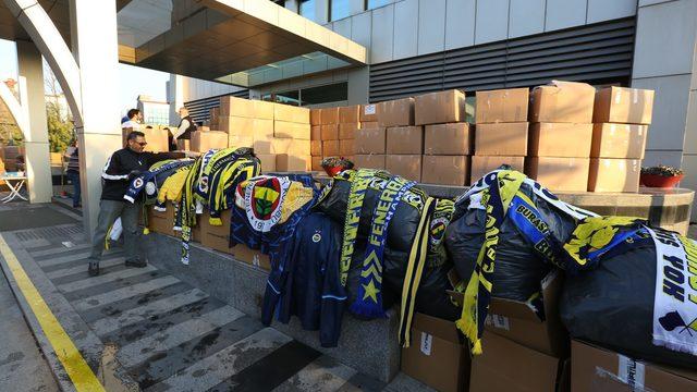 Fenerbahçeli taraftarların yardım paketleri Elazığ'a ulaştı