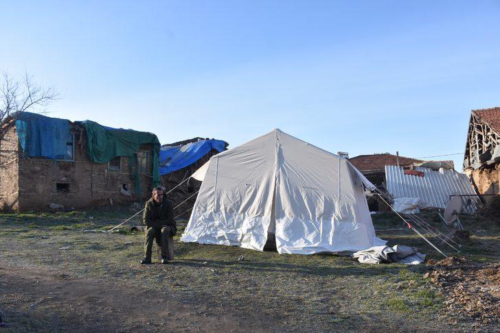 Elazığ'daki depremden sağ kurtulan Dilara o anları anlattı! G2