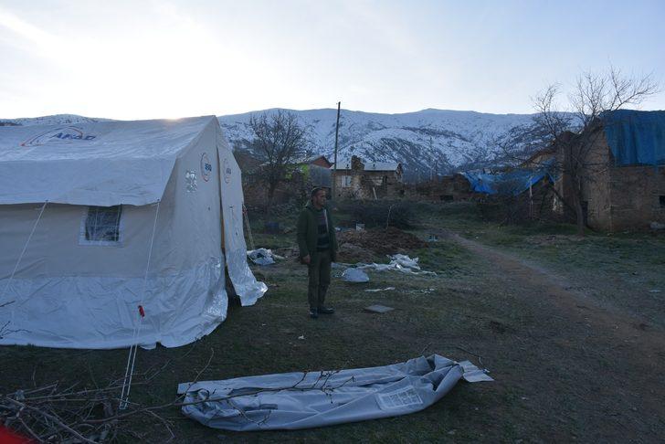 Elazığ'daki depremden sağ kurtulan Dilara o anları anlattı! G3