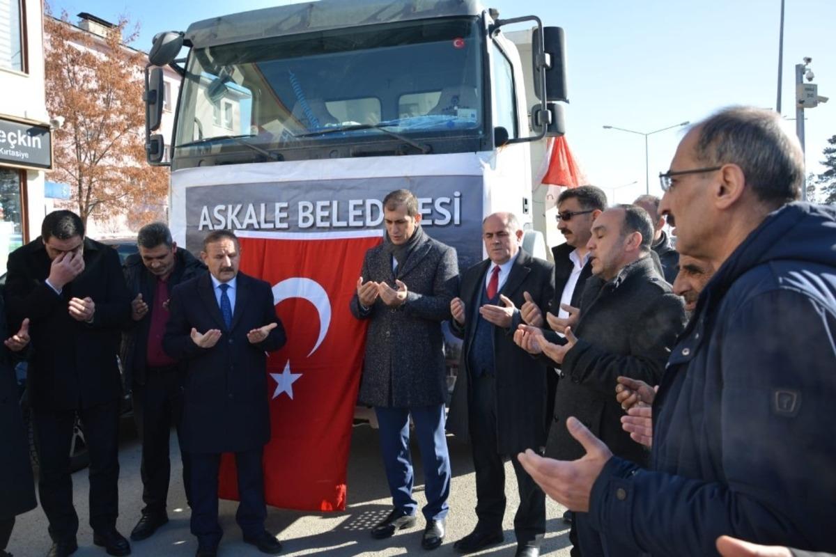 Depremzedeler i&ccedil;in toplanan yardımlar dualarla uğurlandı